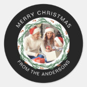 Eenvoudige Elegante Ronde Kerstfoto Familienaam Ronde Sticker (Voorkant)