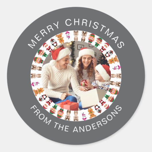Eenvoudige Elegante Ronde Kerstfoto Familienaam Ronde Sticker (Voorkant)