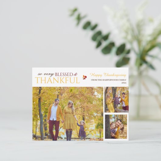 Eenvoudige Elegante Script Thanksgiving familie 3 Feestdagenkaart (Staand voorkant)