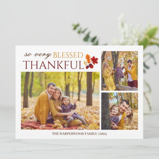 Eenvoudige Elegante Script Thanksgiving familie 3  Feestdagenkaart (Staand voorkant)