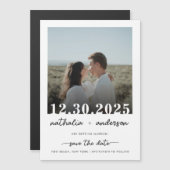 Eenvoudige elegante scriptfoto Sla de trouwdatum o Magnetische Uitnodiging (Voorkant / Achterkant)