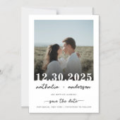 Eenvoudige elegante scriptfoto Sla de trouwdatum o Magnetische Uitnodiging (Voorkant)