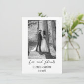 Eenvoudige elegante tekst en foto-bruiloft bedankkaart (Staand voorkant)