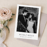 eenvoudige elegante tekst en foto bruiloft save the date<br><div class="desc">Introductie van onze moderne  eenvoudige elegante tekst- en fotobruiloft Save the Date! Deze prachtig ontworpen boho bruiloft save the date kaart is voorzien van een minimale zwart-wit foto op de voorkant,  perfect voor elk type van bruiloften.</div>