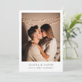 Eenvoudige Elegante Tekst en Foto Huwelijk Modern Kaart (Staand voorkant)
