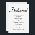 Eenvoudige elegante uitgestelde huwelijksaankondig kaart<br><div class="desc">Hier is een eenvoudige kaart om je gasten te informeren als het nodig is om je trouwdatum te wijzigen. Gebruik de velden sjabloon om uw persoonlijke gegevens toe te voegen en deze elegante, minimalistische vormgeving zelf te maken. De witte achtergrond kan in om het even welke kleur worden veranderd u...</div>