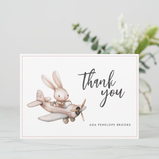 Eenvoudige Elegante Waterverf Bunny Plane Baby Gir Bedankkaart (Staand voorkant)