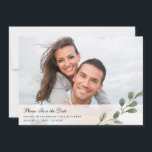 Eenvoudige elegante Waterverf laat de ruimte | Twe Save The Date<br><div class="desc">Deze eenvoudige en minimale bruiloft behalve de datumkaart kenmerkt één enkele, elegante tak van groene de olijfbladeren van de waterverf met klassieke manuscripttypografie. Voeg één foto aan de voorzijde en aan de rug toe, en er is extra ruimte op de rug om verdere details zoals een trouwwebsite toe te voegen....</div>