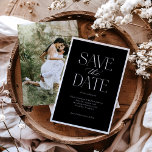 Eenvoudige elegante zwart-wit script foto save the date<br><div class="desc">Simple Elegant Black White Script Photo Save the Date heeft een stevige rand,  rondom het moderne type dat kalligrafie script bevat.</div>