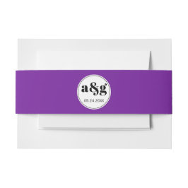 Eenvoudige elegante zwarte initialen paarse bruilo uitnodigingen wikkel