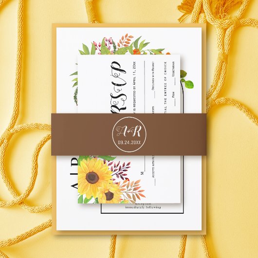 Eenvoudige en elegante initialen bruine bruiloft uitnodigingen wikkel