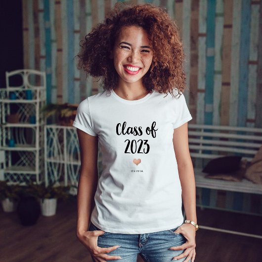 Eenvoudige en grafische klasse van 2023 met hart t-shirt