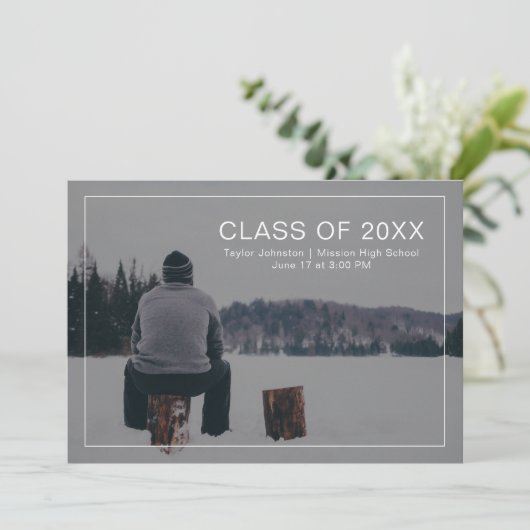 Eenvoudige en moderne aankondiging van Afstuderen (Staand voorkant)