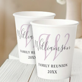 Eenvoudige familiereünie met monogram papieren bekers