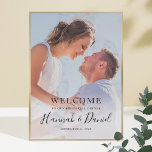 Eenvoudige foto-bruiloftsrepetitie Welkom Poster<br><div class="desc">Dit simpelweg kic bruiloft repetitieve welkome poster kenmerkt uw favoriete foto en zwarte tekst, met inbegrip van uw voornamen in een levendig whimsical script. U kunt het lettertype en de tekst aanpassen aan uw stijl. Afhankelijk van de kleur van uw foto, zou u witte tekst-in dat hoesje kunnen verkiezen, te...</div>