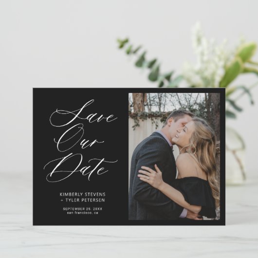 Eenvoudige foto-chic elegant script zwarte bruilof save the date (Staand voorkant)