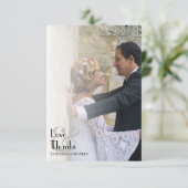 Eenvoudige foto overlay moderne typografie bruilof bedankkaart (Staand voorkant)