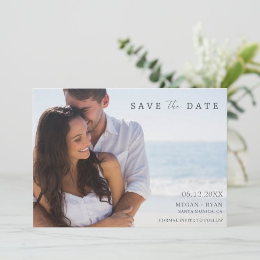 Eenvoudige foto strand bruiloft save the date (Staand voorkant)