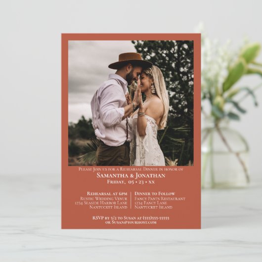 Eenvoudige foto terracotta bruiloft repetitie dine kaart (Staand voorkant)