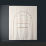 Eenvoudige foto van Boho Arch Ivory Wedding Wandkleed<br><div class="desc">Dit Simple Boho Arch Ivory Wedding Photo Backdrop-ontwerp biedt een geavanceerd gedempt palet van neutraal ivoor dat is gekoppeld aan een prachtige mix en opties voor roestterracotta, sage green en plum. De onderverklaarde elegantie van eenvoudige typografie en zachte bogen creëer een verzachtend en gepolijst estheticum met een klassieke, minimalistische stijl....</div>