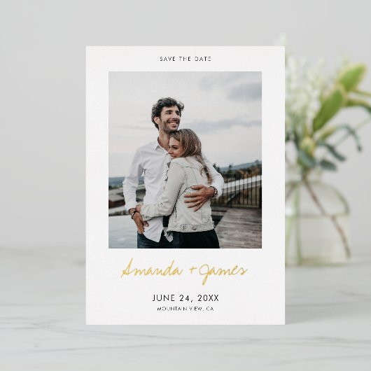 Eenvoudige Foto Verloving bruiloft Save the Date G Folie Uitnodiging (Staand Voorkant)