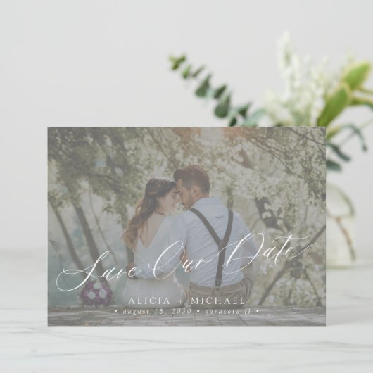 Eenvoudige fotobekleding elegant script bruiloft save the date (Staand voorkant)