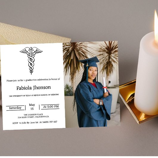 Eenvoudige foto's school of Medicinal afstuderen Aankondiging