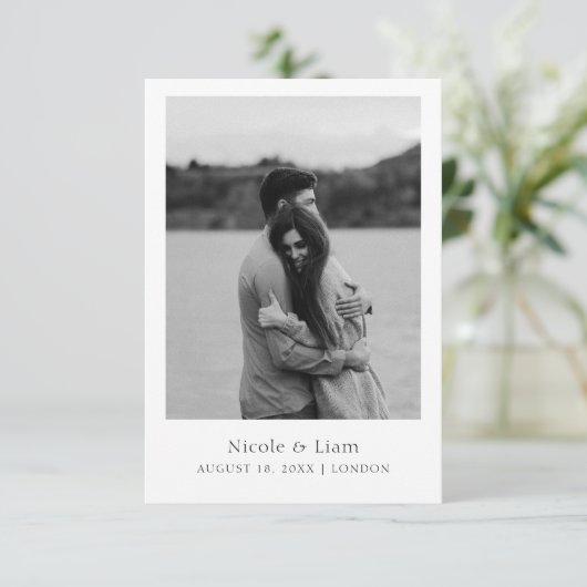 Eenvoudige foto's van Elegant Black en White Save The Date (Staand voorkant)