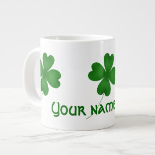Eenvoudige gelukkige shamrocks grote koffiekop
