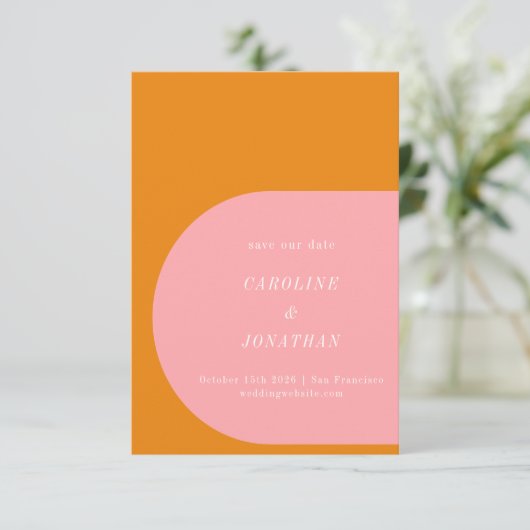 Eenvoudige geometrische roze en Oranje typografie Save The Date (Staand voorkant)
