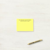 Eenvoudige Gepersonaliseerd bedrijfsnaam op geel Post-it® Notes (Op bureau)
