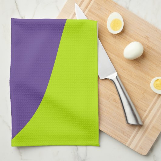 Eenvoudige golven in kalkgroen en Paarse Theedoek (Quarter Fold)