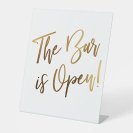 Eenvoudige Gouden Handgeschreven Typografie De Bar Reclamebord Met Voetstuk