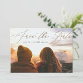 Eenvoudige goudkoorts Moderne kalligrafie Het huwe Save The Date (Staand voorkant)