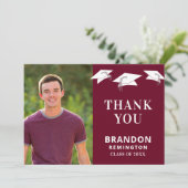 Eenvoudige gradatie Cap Toss Maroon Afstuderen Bedankkaart (Staand voorkant)