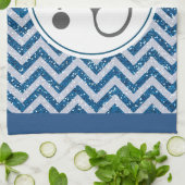 Eenvoudige grijze neurserende stethoscoop met rood theedoek (Gevouwen)