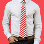 Eenvoudige grillige Schattigee minimalistische roo Stropdas<br><div class="desc">Dit ontwerp is voorzien van eenvoudige schattige minimalistische minimalistische mannen stropdas met grillige leuke strepen gestreepte streep,  feestelijke kleurrijke rood en wit,  met blauw roze groen rood zwart,  kerstvakantie feestdecoratie,  kerstvakantie feestartikelen,  eenvoudige eenvoudige schattige grillen,  creatief uniek simplistisch plezier,  kerstvakantie schattige grillige mannen whimsical vakantie kleding accessoires</div>