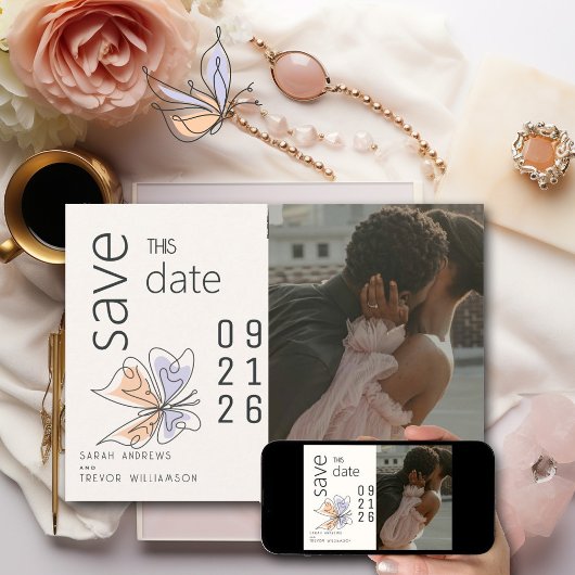 Eenvoudige grillige vlinder koraal en violet kaart