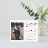 Eenvoudige handgeschreven foto slaat de datum op aankondigingskaart (Staand voorkant)