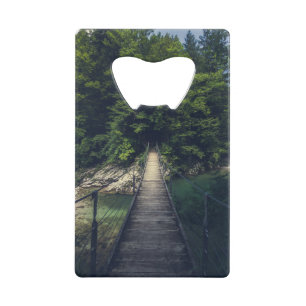 Eenvoudige hangbrug over de Idrijca, handschoen Creditkaart Flessenopener