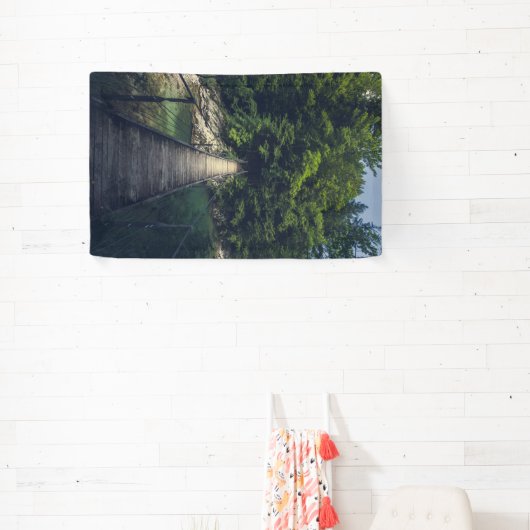 Eenvoudige hangbrug over de Idrijca, handschoen Spandoek (Insitu)