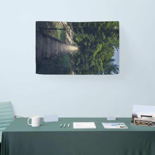 Eenvoudige hangbrug over de Idrijca, handschoen Spandoek (Beurs)