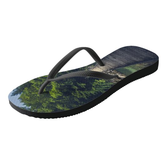 Eenvoudige hangbrug over de Idrijca, handschoen Teenslippers (Schuin)