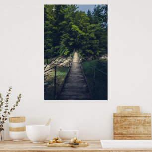 Eenvoudige hangbrug over de rivier Idrijca, Sloven Poster