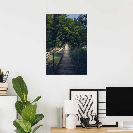Eenvoudige hangbrug over de rivier Idrijca, Sloven Poster (Thuiskantoor)
