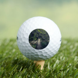 Eenvoudige hangbrug over rivier Idrijca, Slovenië Golfballen