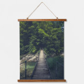 Eenvoudige hangbrug over rivier Idrijca, Slovenië Hangend Wandkleed (Voorkant)