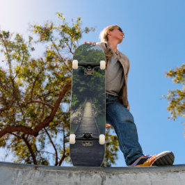 Eenvoudige hangbrug over rivier Idrijca, Slovenië Persoonlijk Skateboard