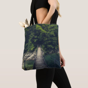 Eenvoudige hangbrug over rivier Idrijca, Slovenië Tote Bag