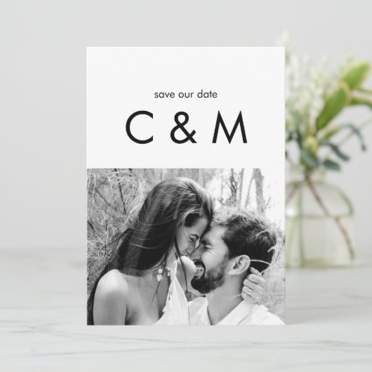 Eenvoudige hedendaagse foto B/W Sla onze datum op Save The Date (Staand voorkant)